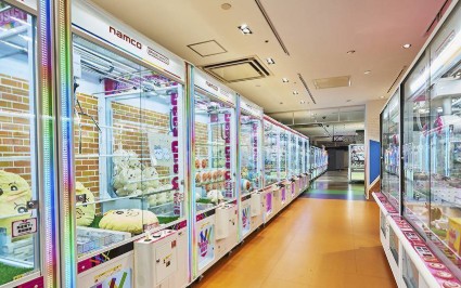 アミューズメント施設にガラスケース発見