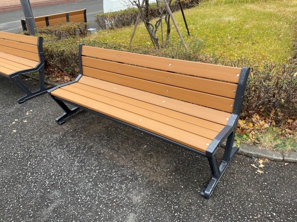 屋外ベンチ・取り扱いあります。