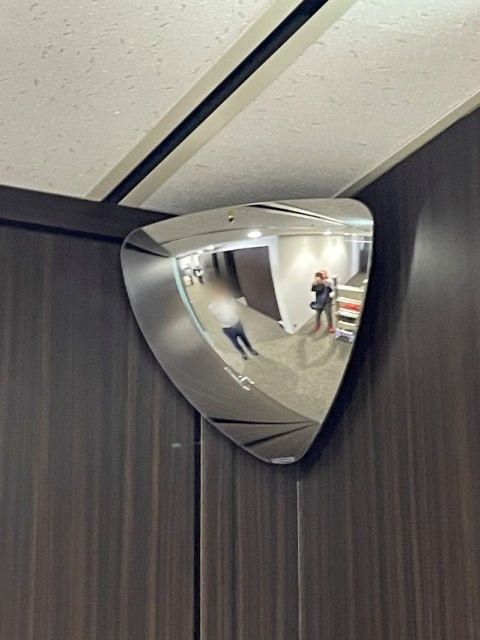 コーナーミラーを取り付けました🎵