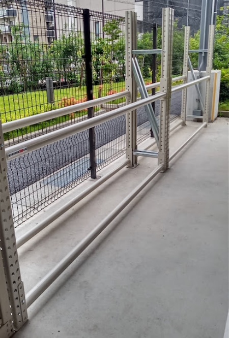 タイヤラック設置しました